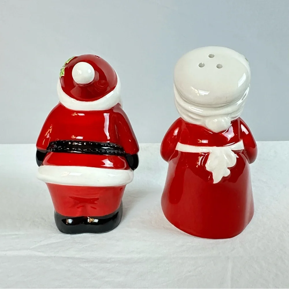 Santa and Mrs. Claus salt and pepper shakers